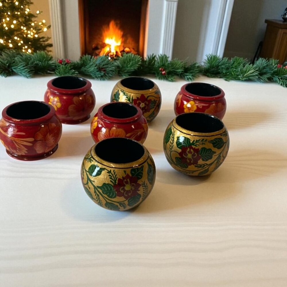 Vintage Painted wooden Holiday/ Christmas Napkin Rings. 7 Rings